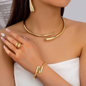 Elegant Gold Jewelry Set for Women